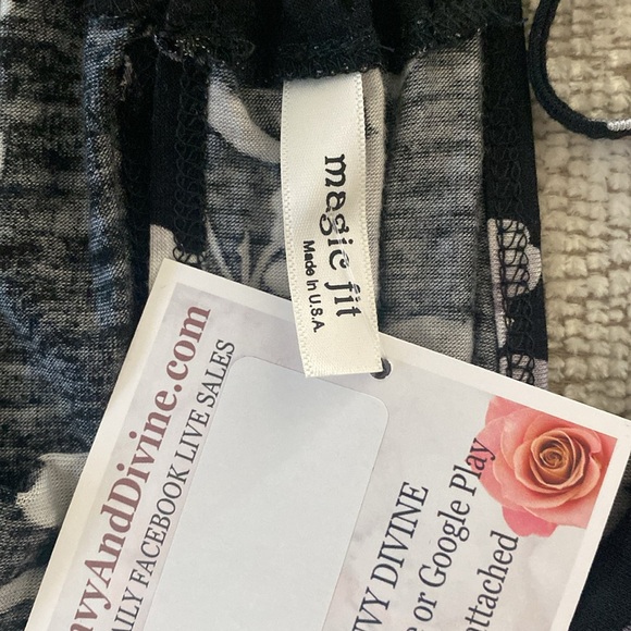 Magic fit high neck floral print tank top. Key hole in back.  Black and greys. - Picture 4 of 5